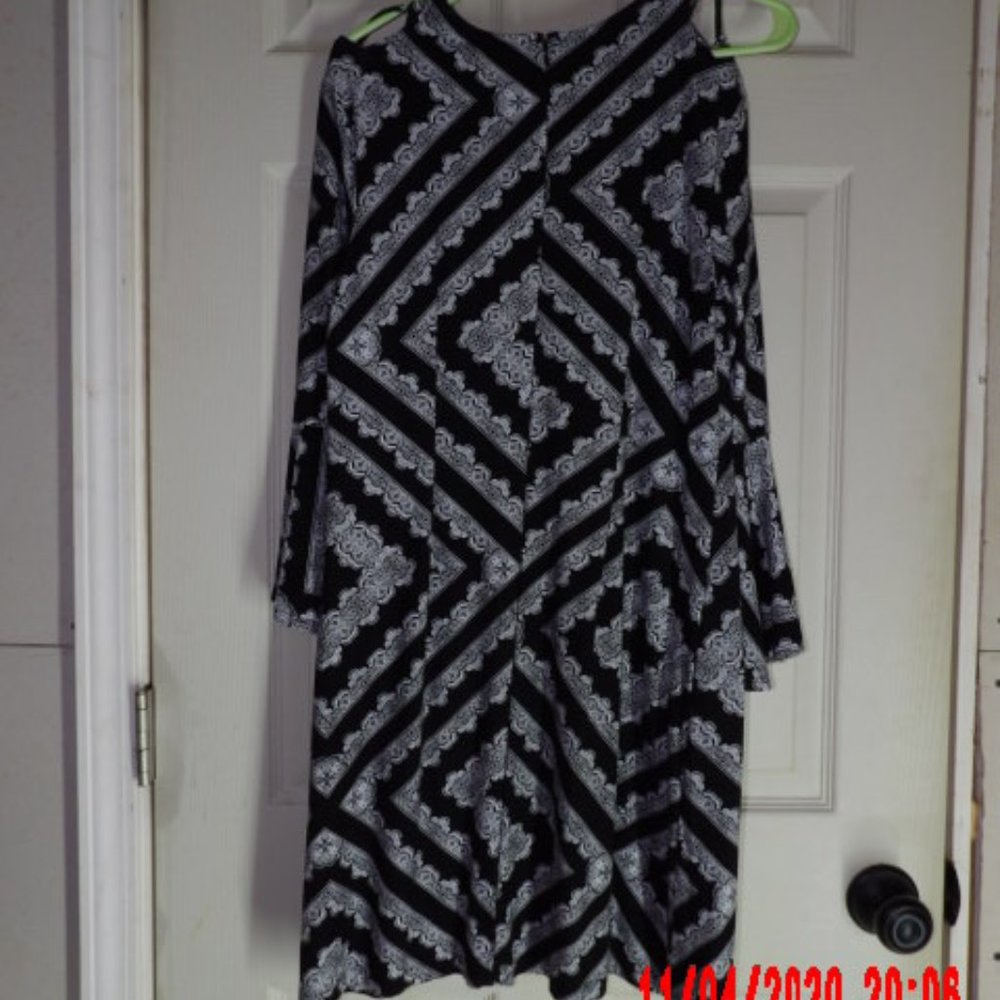 Dress - Picture 8 of 11